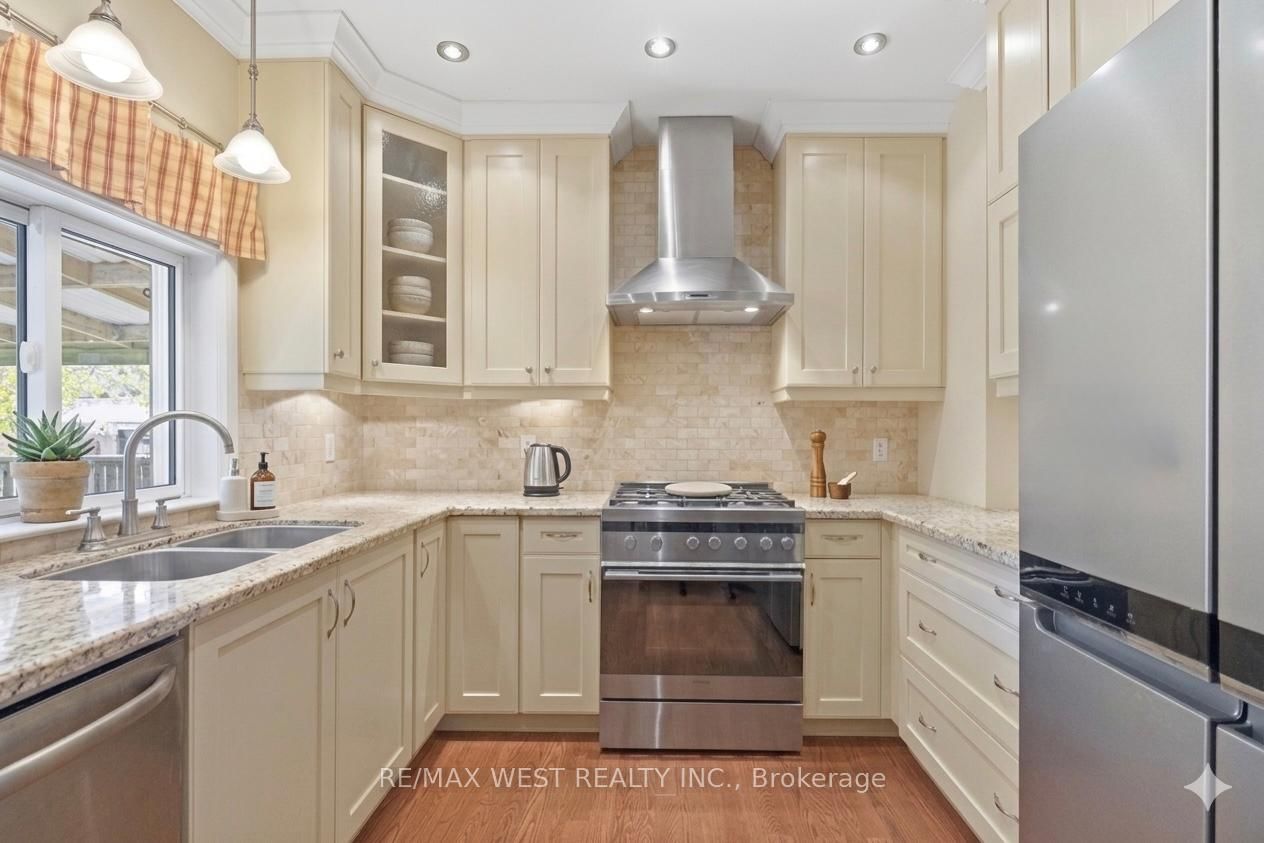 79 King Edward Avenue • Toronto, ON photo 8