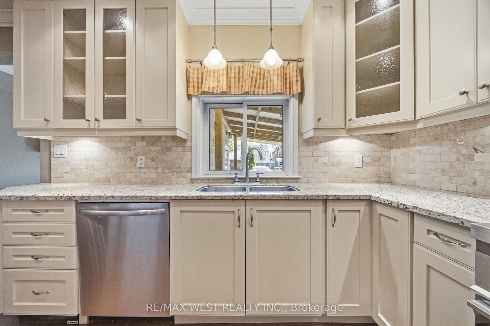 79 King Edward Avenue • Toronto, ON photo 9