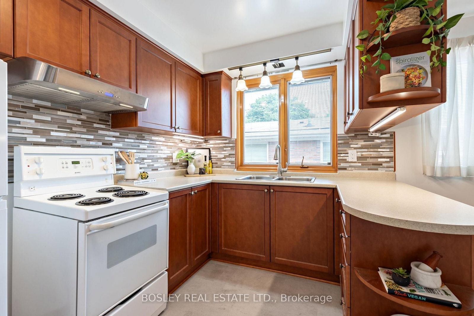 6 Cheyenne Drive • Toronto, ON photo 9