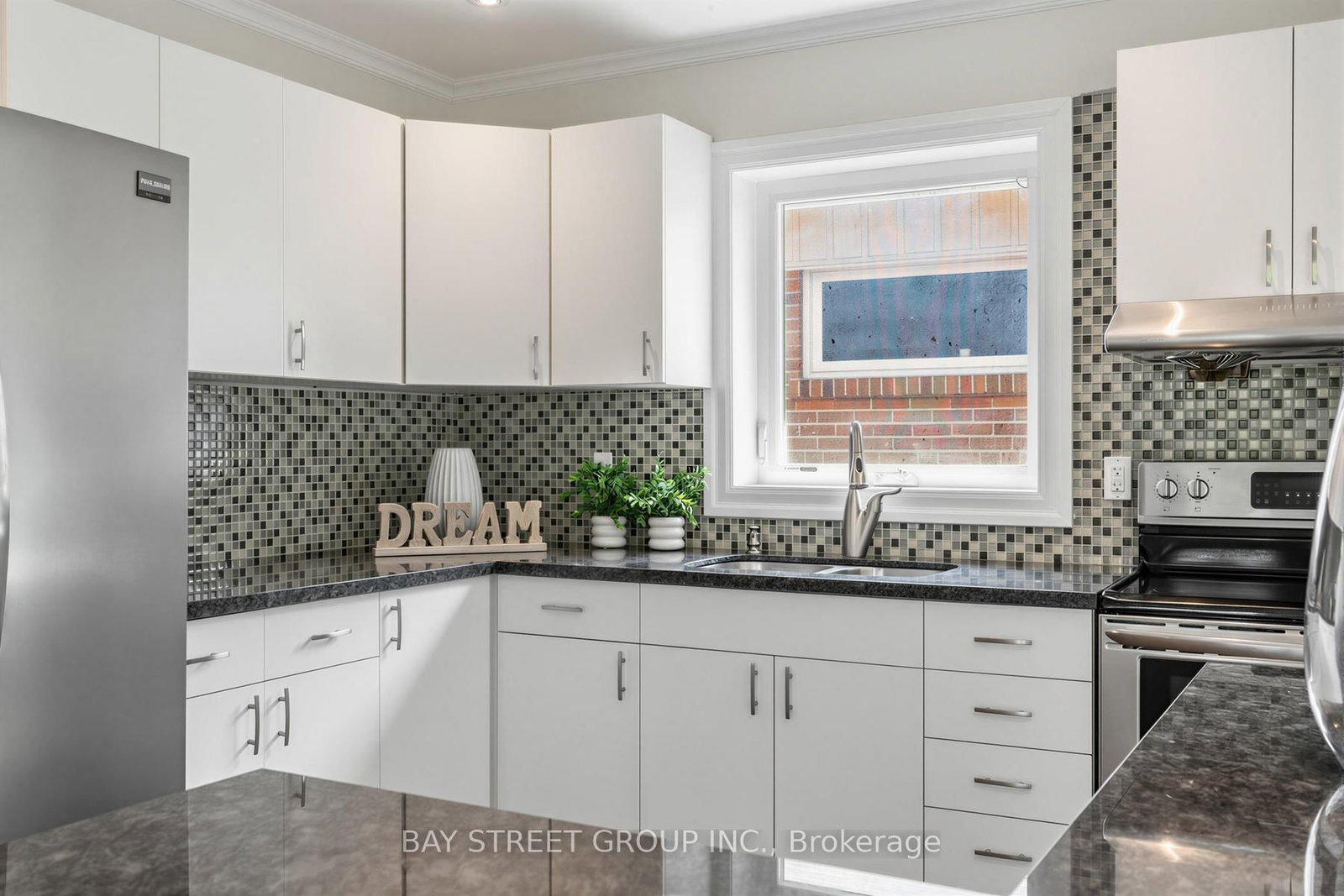 47 Haileybury Drive • Toronto, ON photo 10