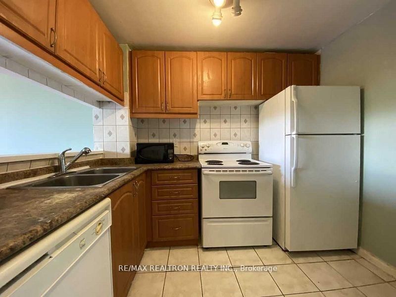 1215 - 3050 Ellesmere Road