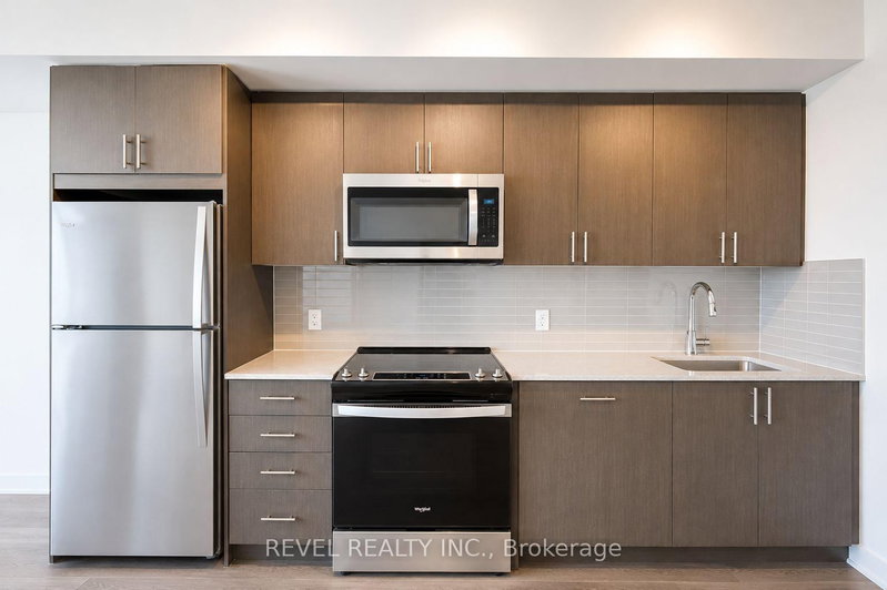 1815 - 2550 Simcoe Street