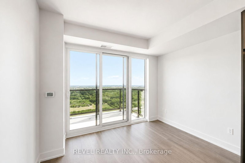1815 - 2550 Simcoe Street
