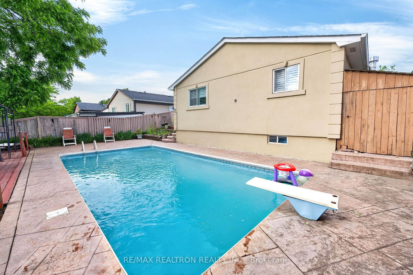 49 Tunmead Square • Toronto, ON photo 42