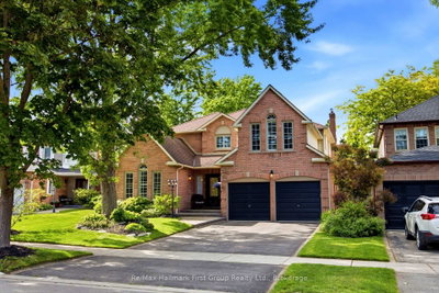 49 Rothean Drive • Whitby, ON photo 2