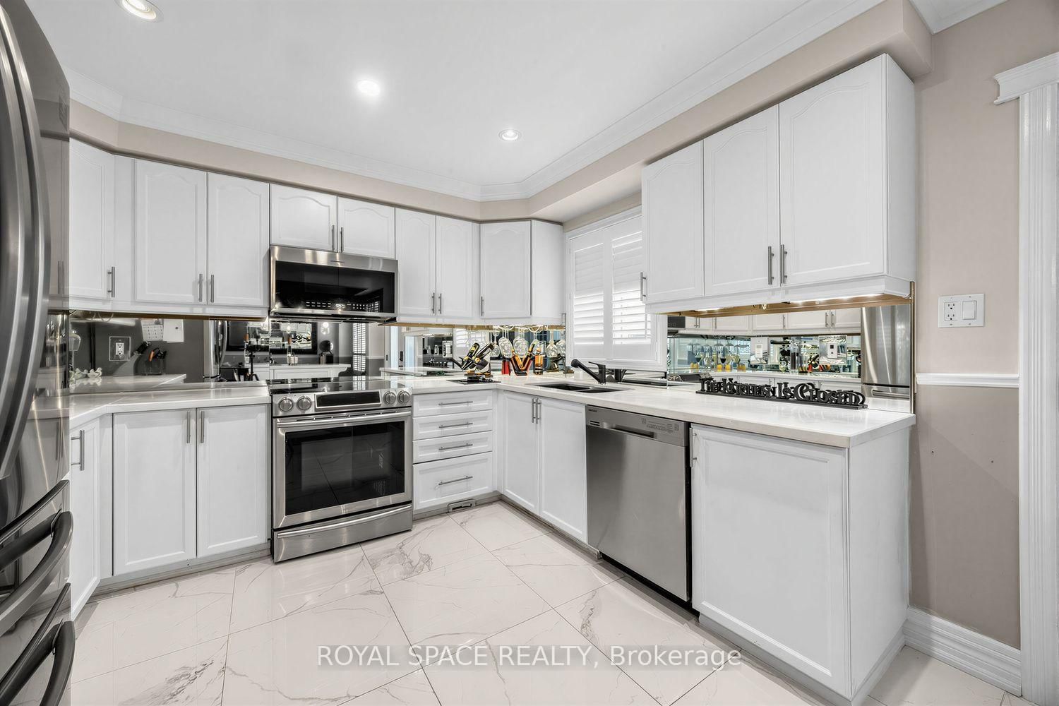 7 Urwin Street • Ajax, ON photo 6