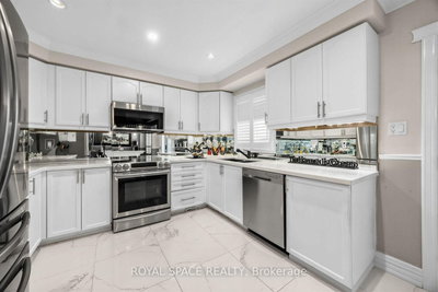 7 Urwin Street • Ajax, ON photo 6
