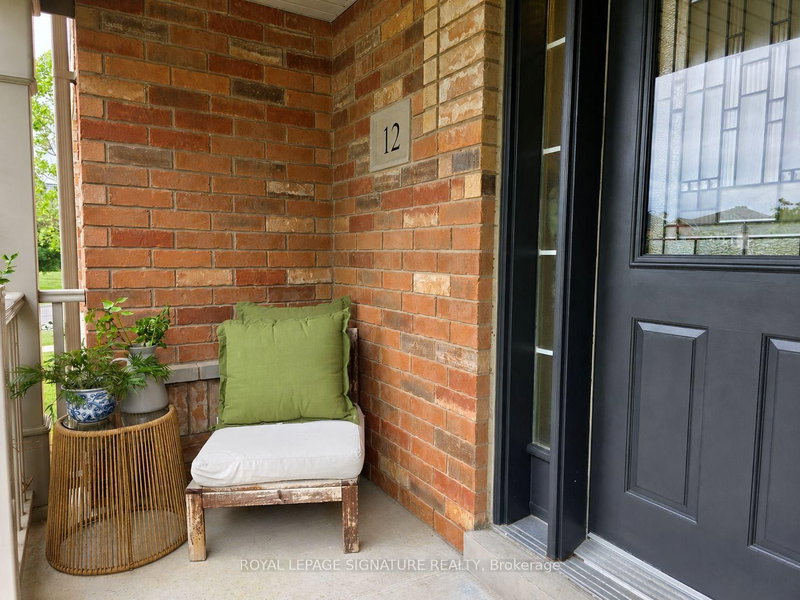12 Blytheway Gate