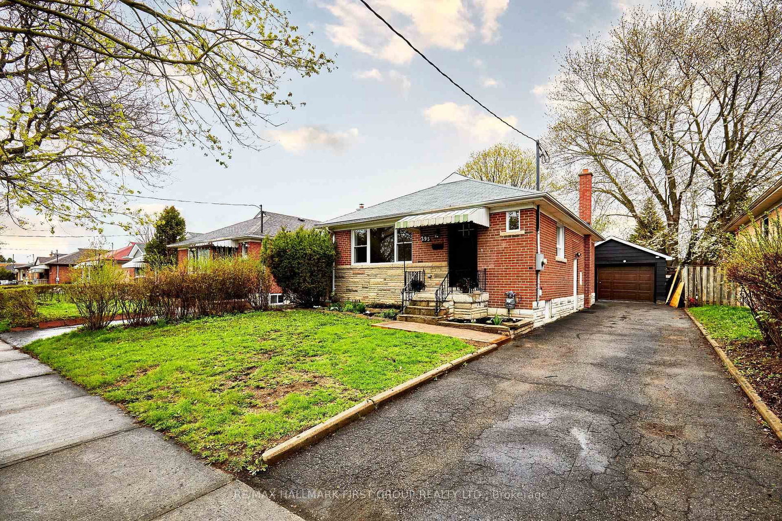 295 Baldwin Street • Oshawa, ON photo 1
