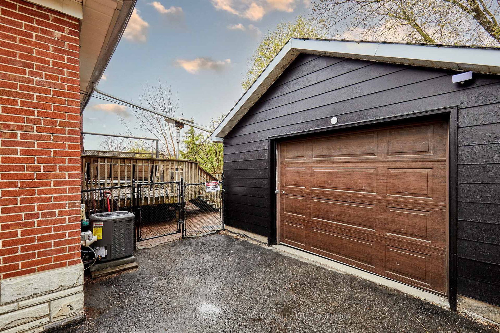 295 Baldwin Street • Oshawa, ON photo 4