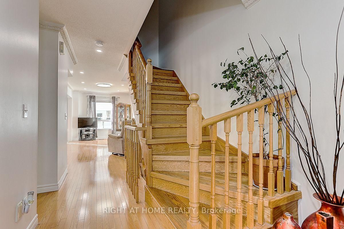 16 Pat Brooks Terrace • Toronto, ON photo 10