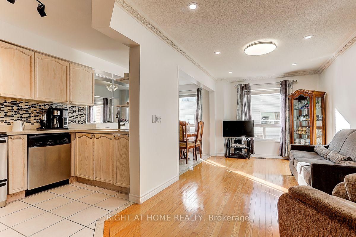 16 Pat Brooks Terrace • Toronto, ON photo 11