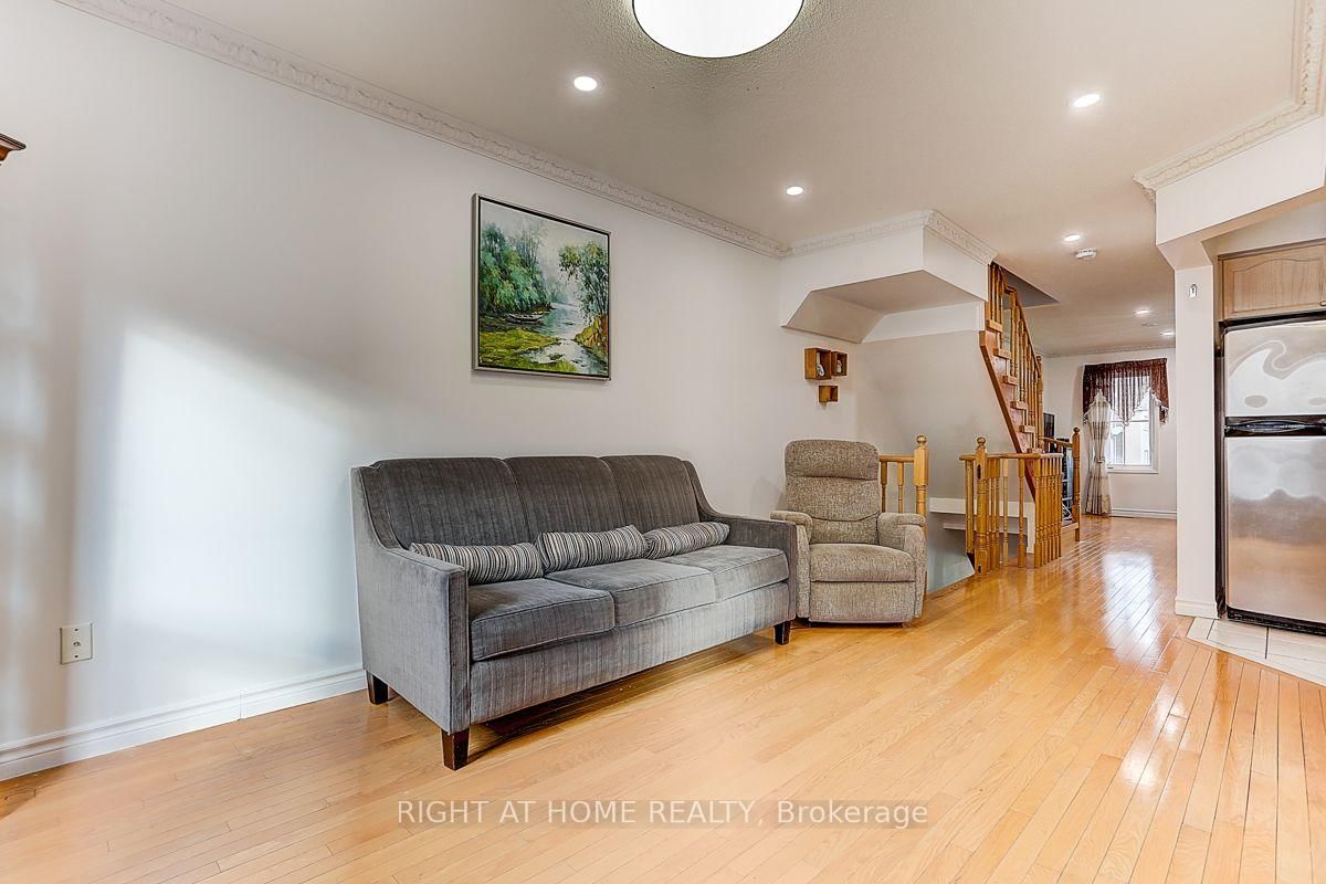 16 Pat Brooks Terrace • Toronto, ON photo 13