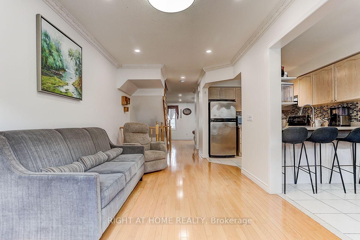 16 Pat Brooks Terrace • Toronto, ON photo 14