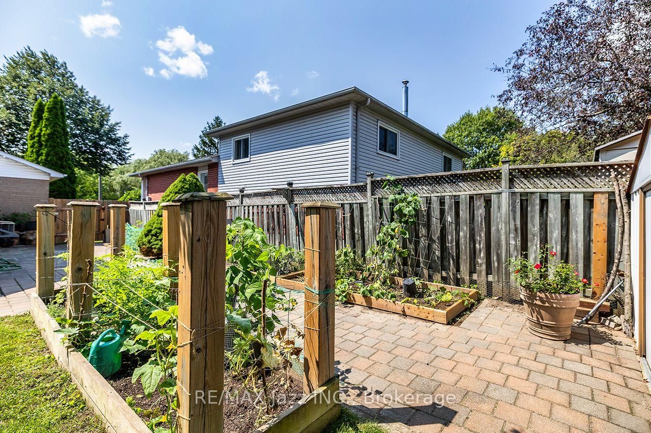 23 Meredith Court • Clarington, ON photo 37