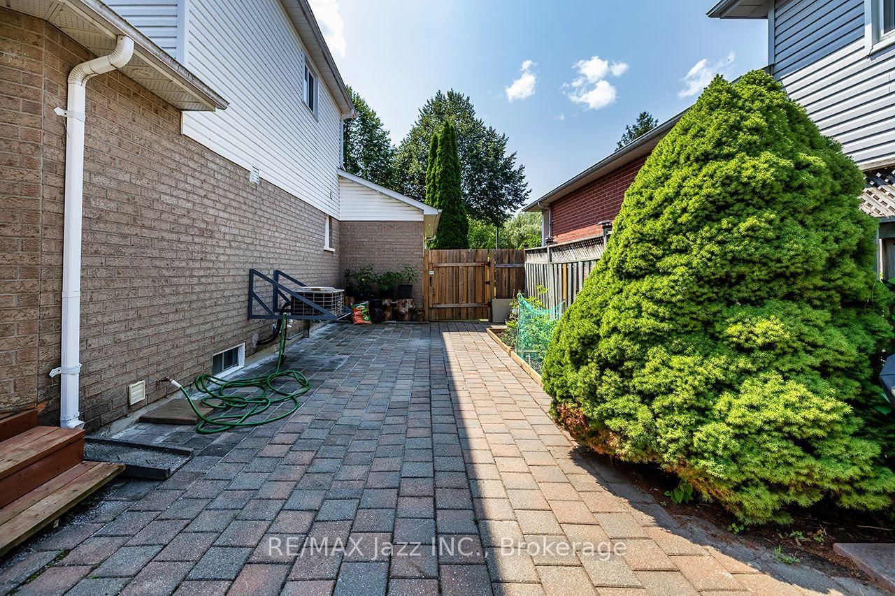23 Meredith Court • Clarington, ON photo 40
