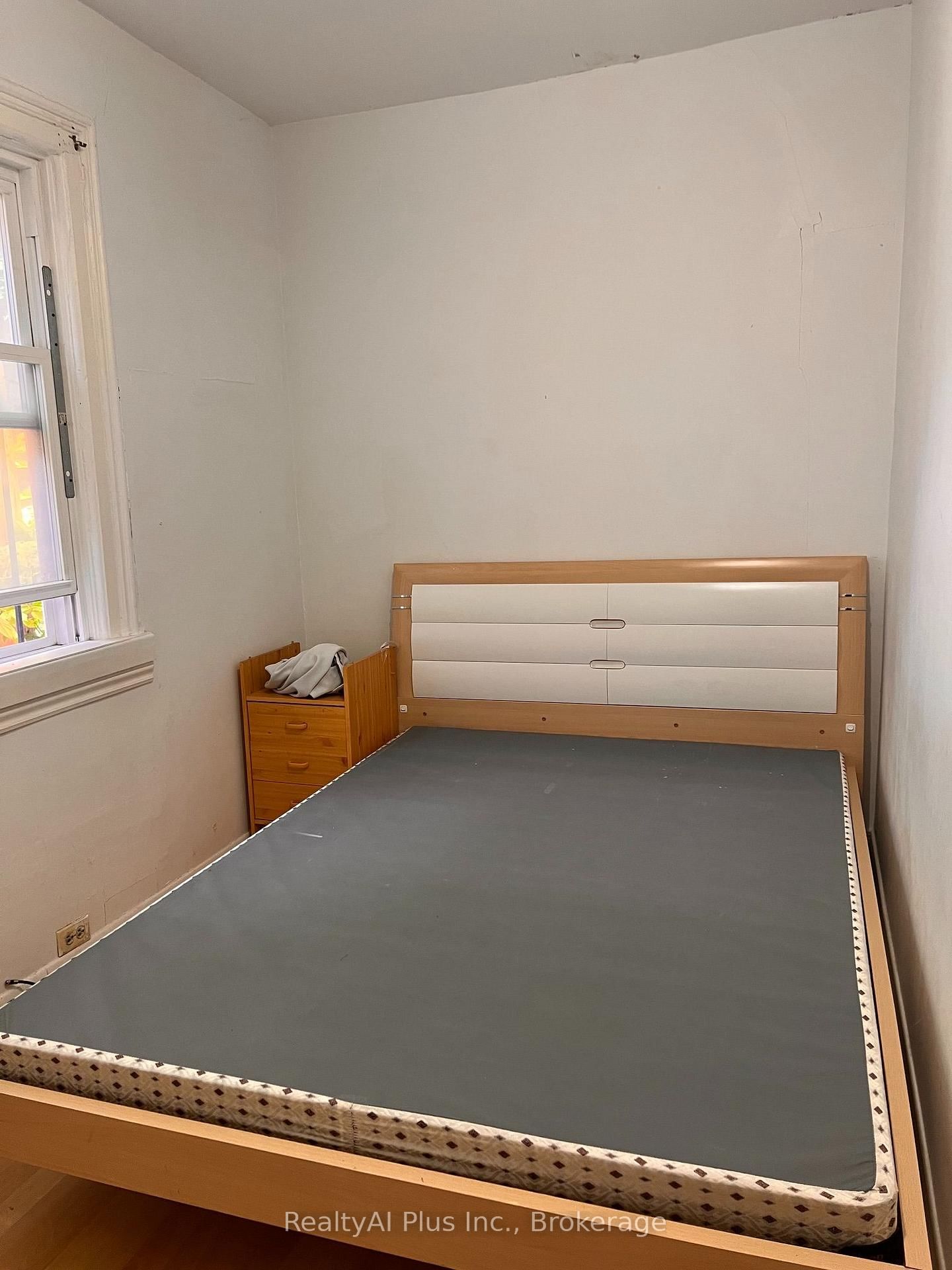 182 Boulton Avenue • Toronto, ON photo 10
