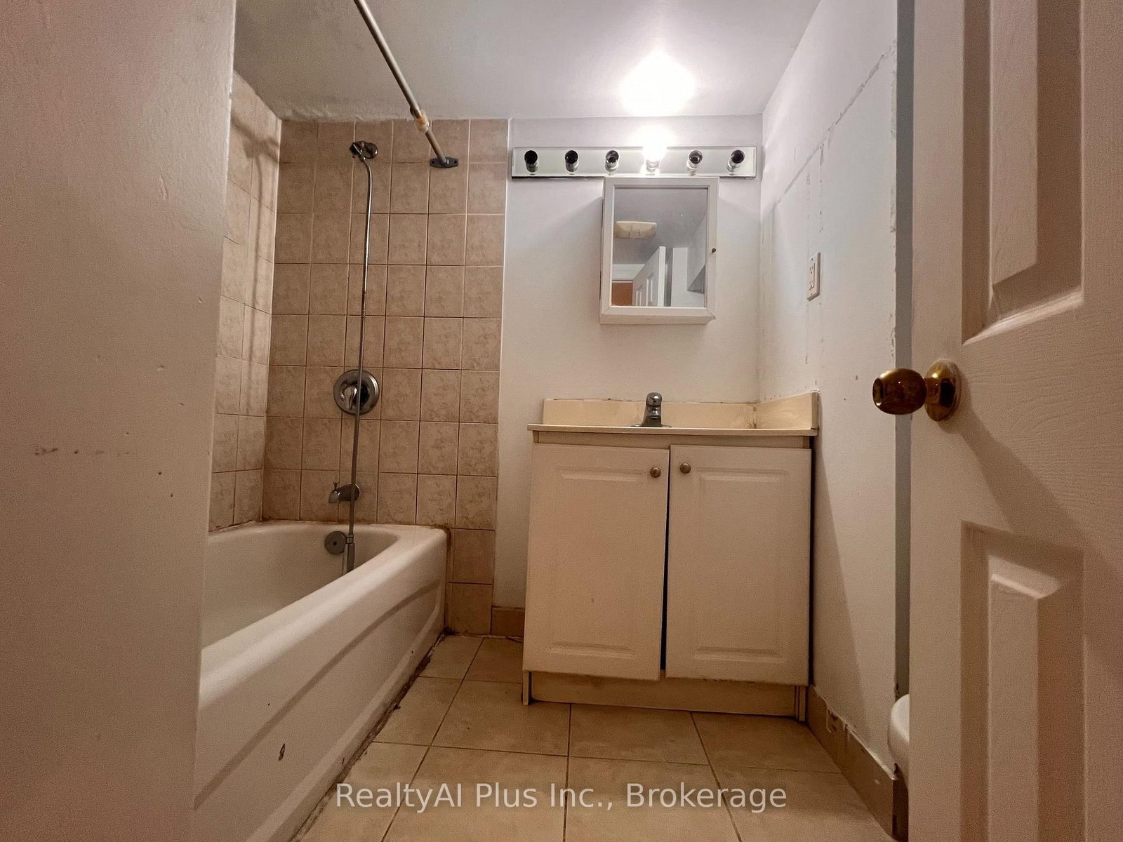 182 Boulton Avenue • Toronto, ON photo 14