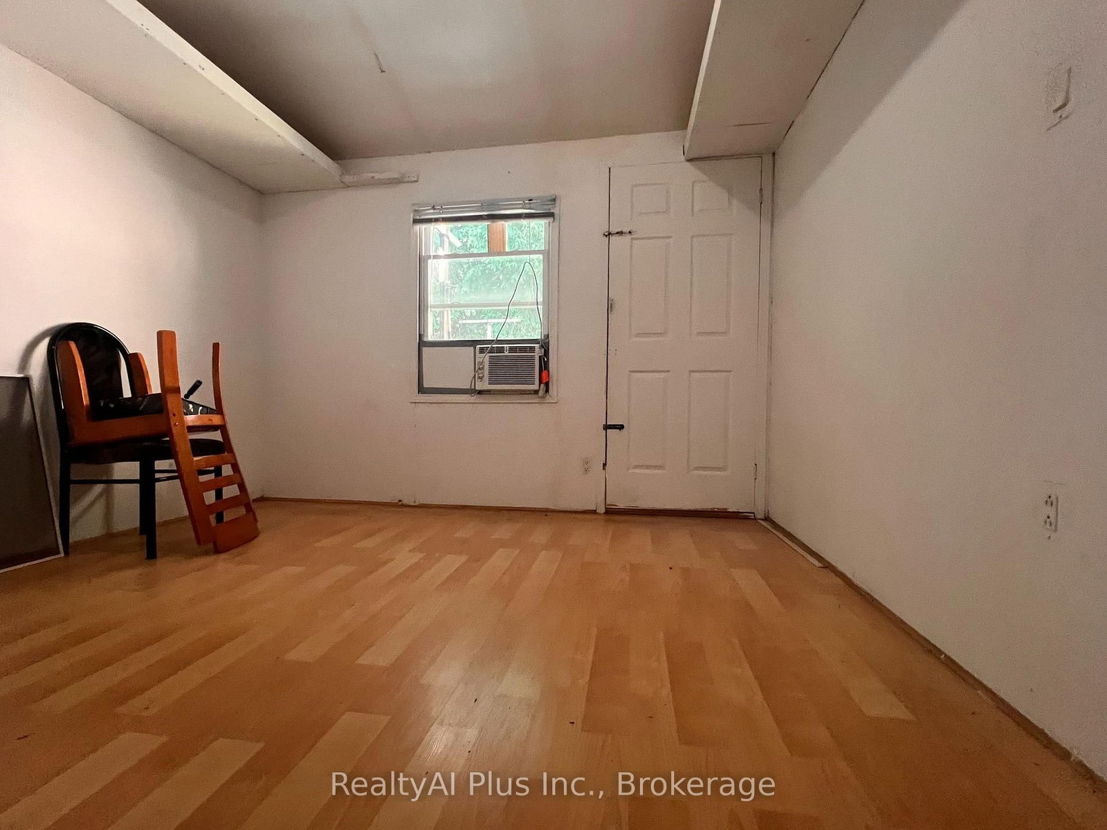 182 Boulton Avenue • Toronto, ON photo 20