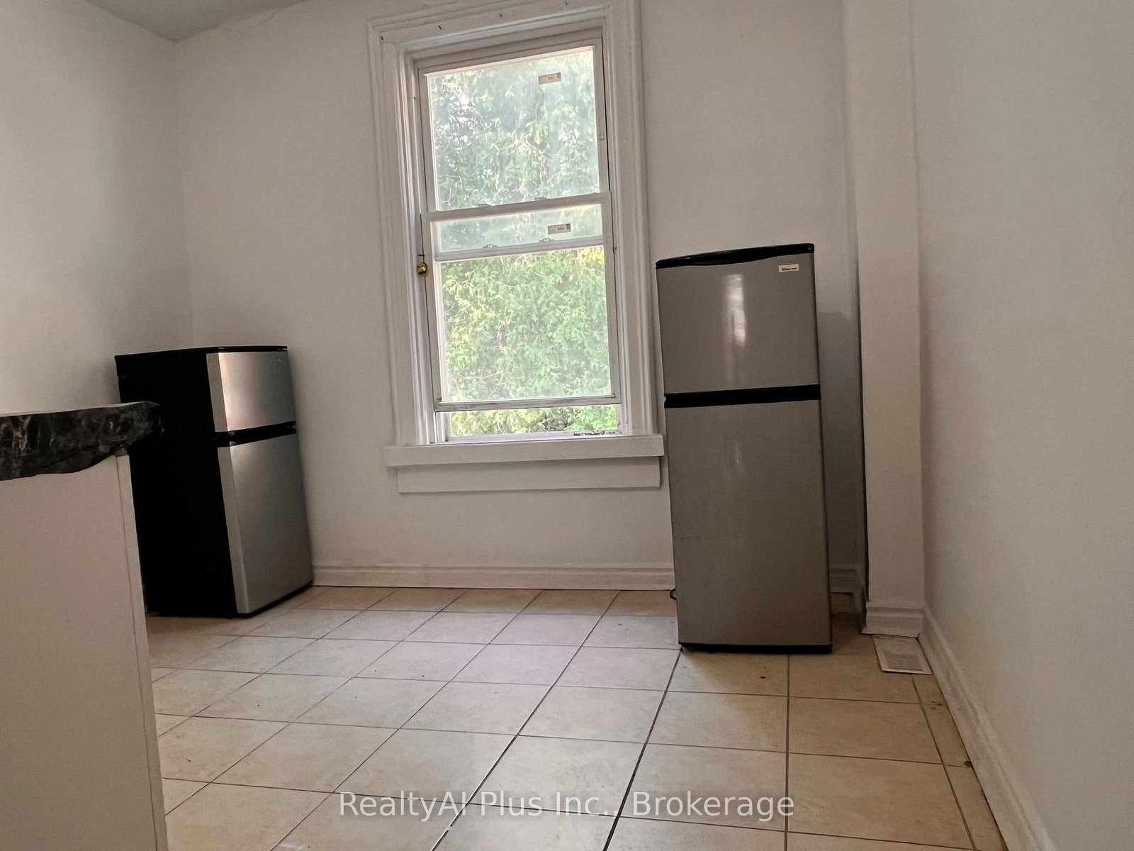 182 Boulton Avenue • Toronto, ON photo 23