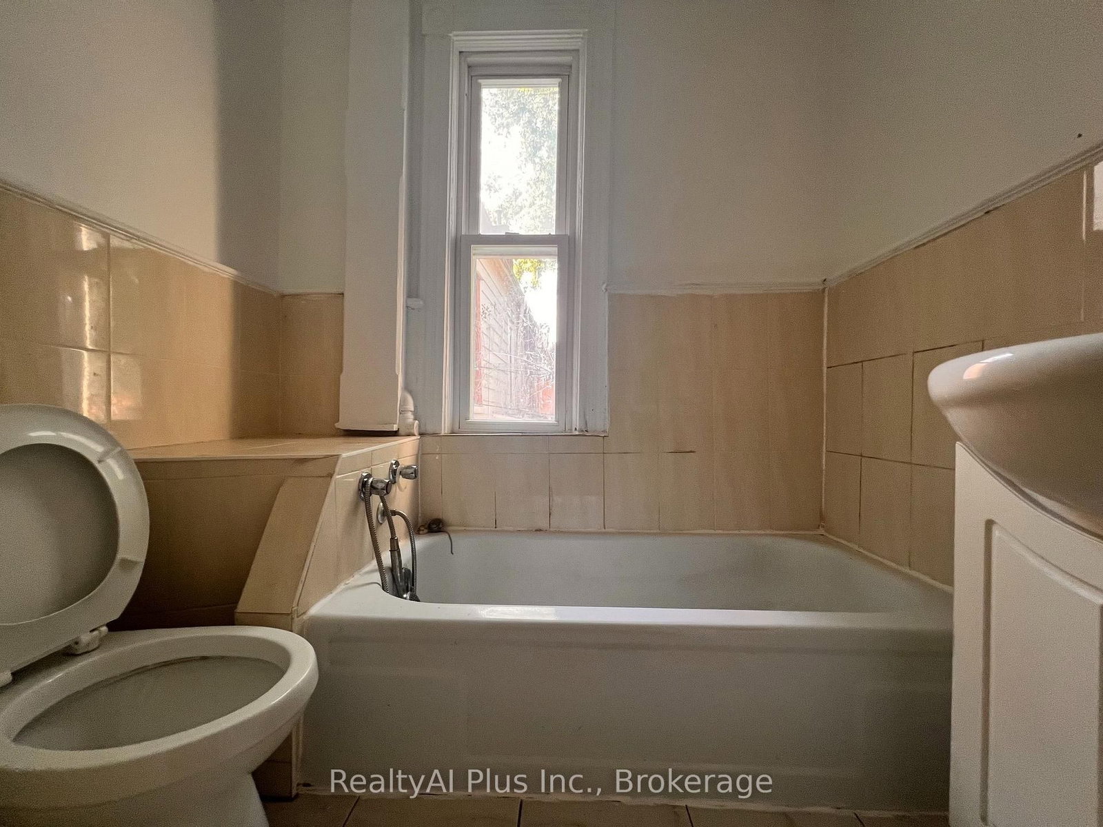 182 Boulton Avenue • Toronto, ON photo 25