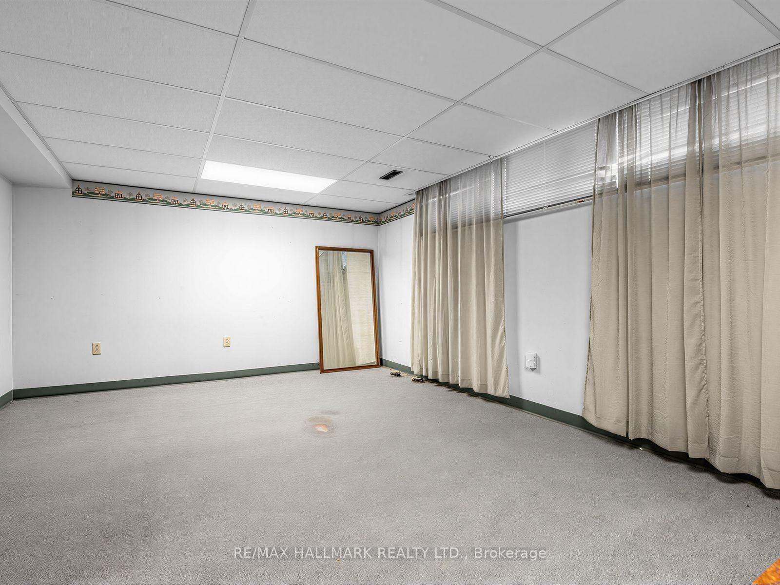 23 Lynnbrook Drive • Toronto, ON photo 31