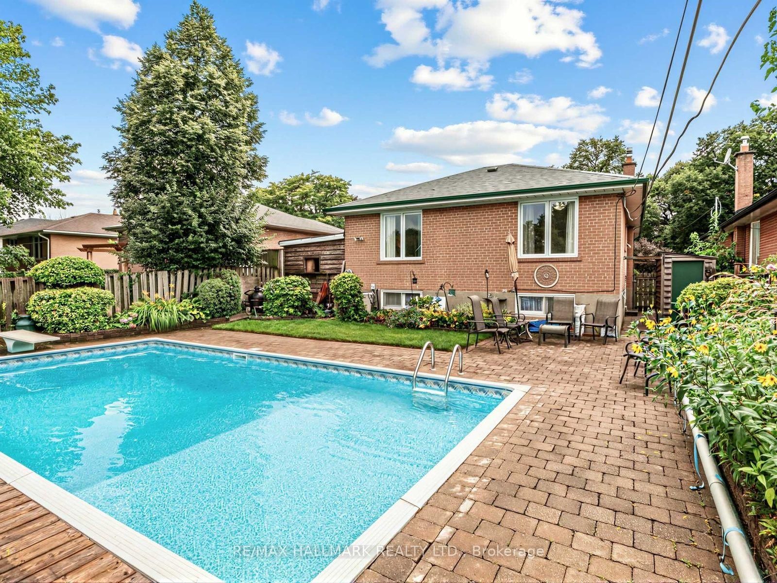 23 Lynnbrook Drive • Toronto, ON photo 33