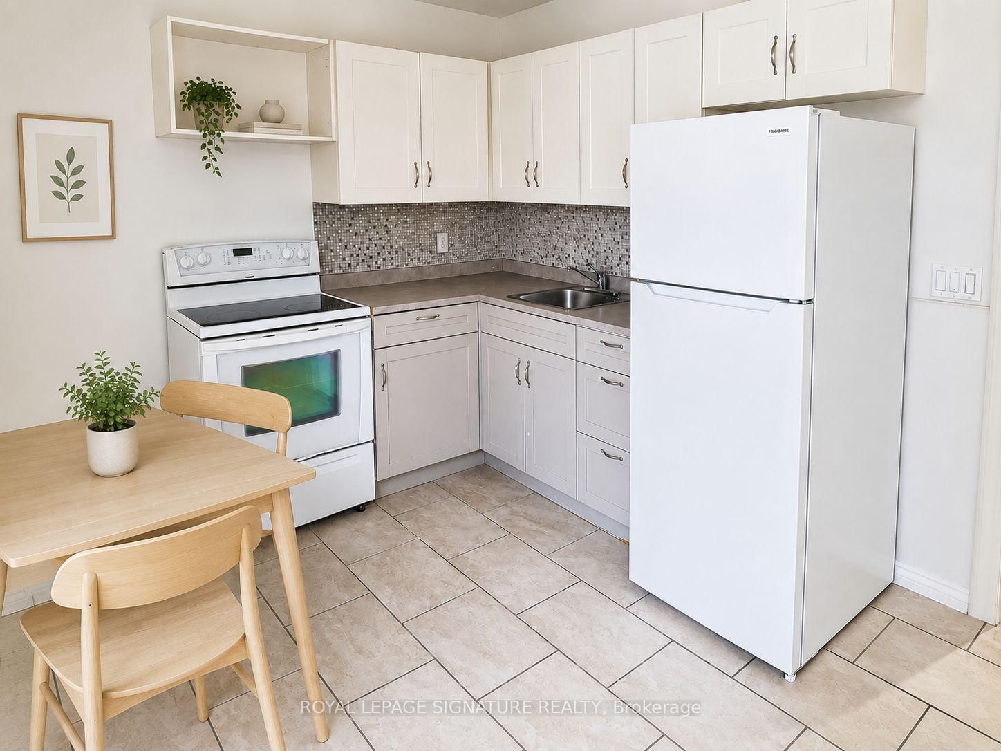 916 Woodbine Avenue • Toronto, ON photo 10
