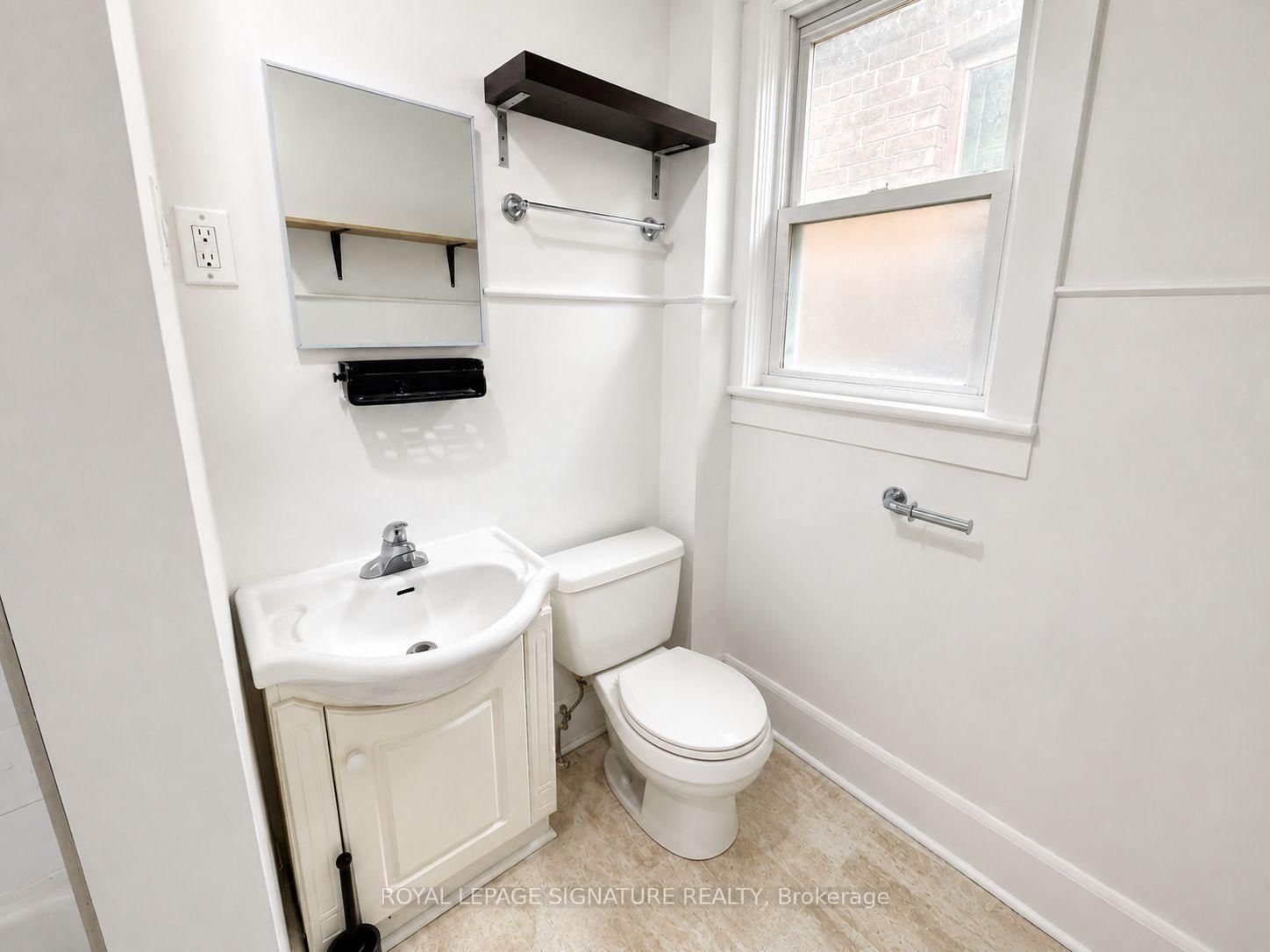 916 Woodbine Avenue • Toronto, ON photo 11