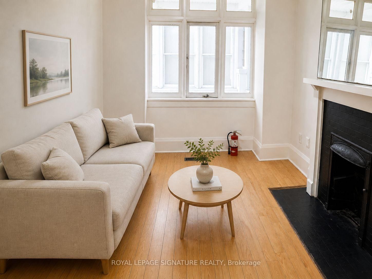 916 Woodbine Avenue • Toronto, ON photo 2