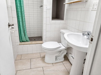 916 Woodbine Avenue • Toronto, ON photo 5