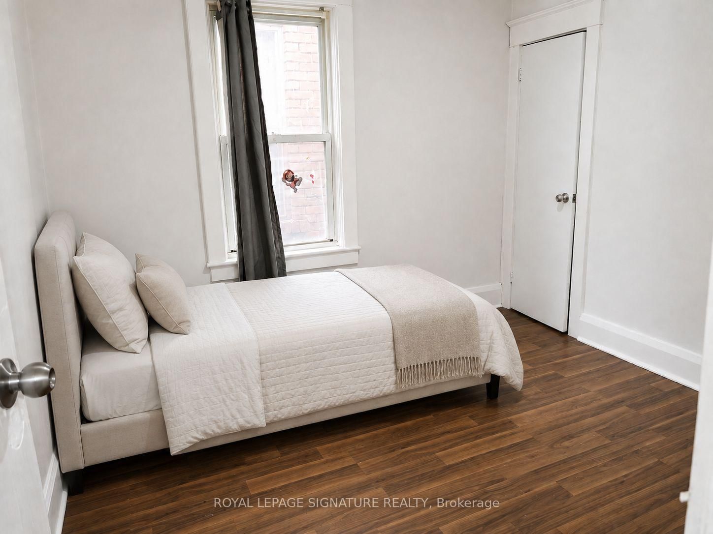 916 Woodbine Avenue • Toronto, ON photo 9