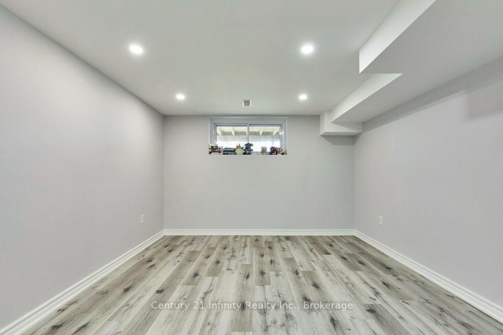 8 Murkar Crescent • Whitby, ON photo 36