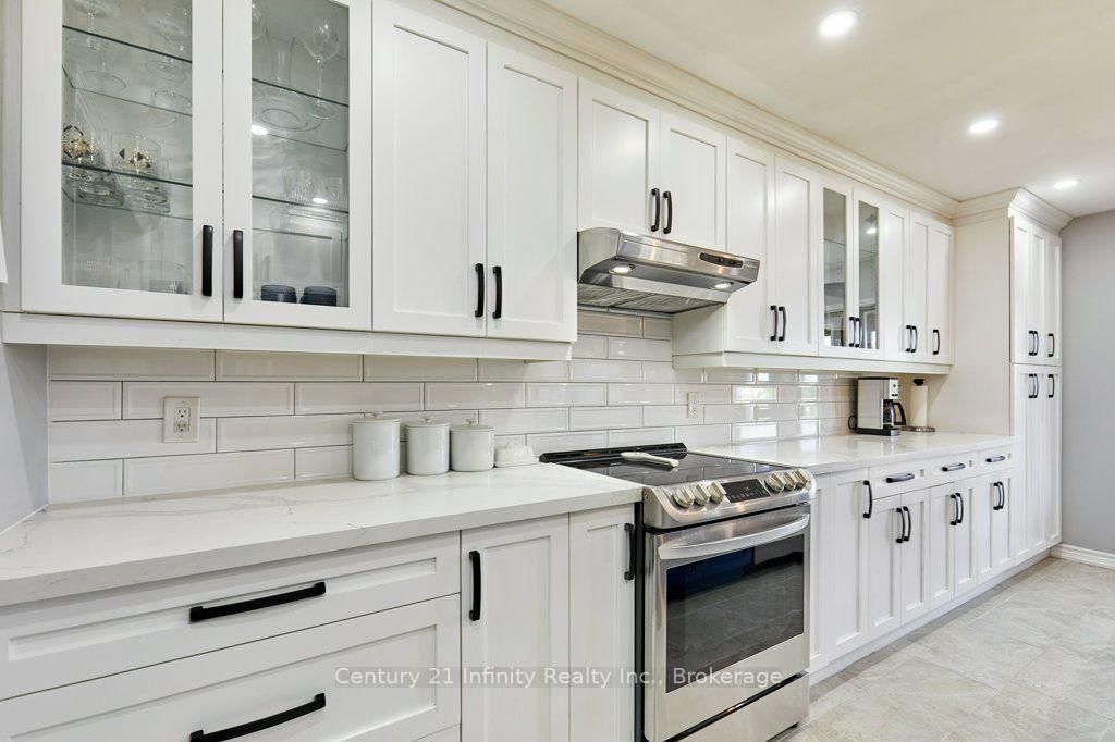 8 Murkar Crescent • Whitby, ON photo 9