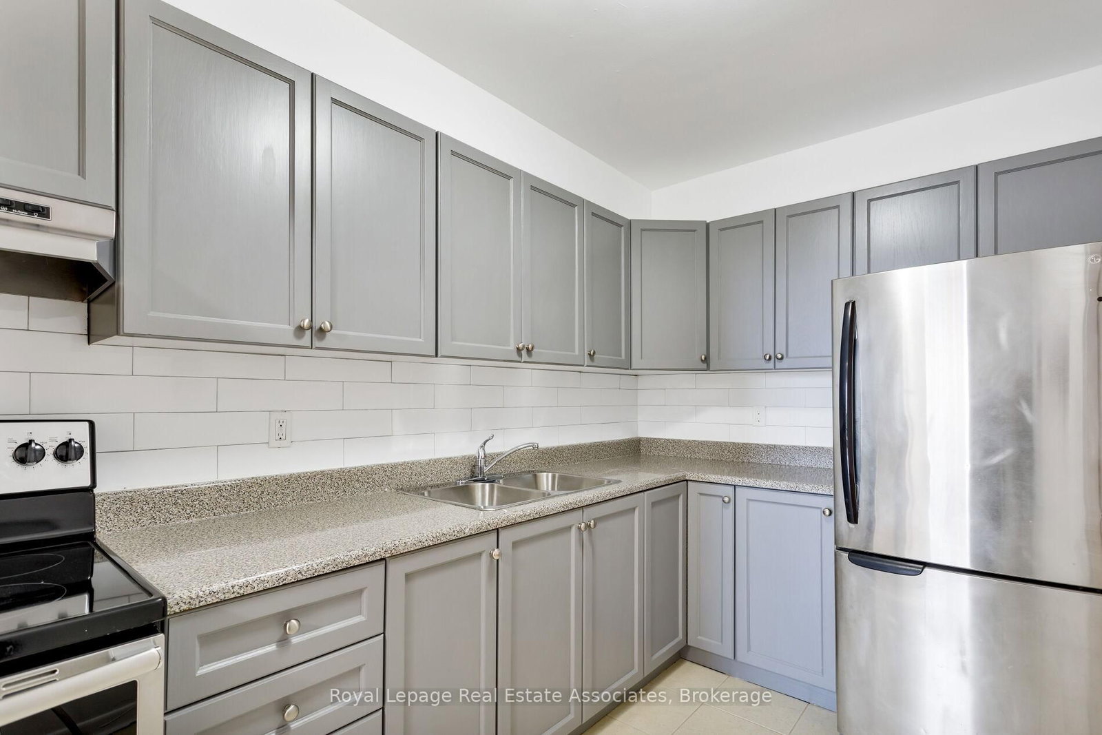 5 Massey Square • #1710 • Toronto, ON photo 14