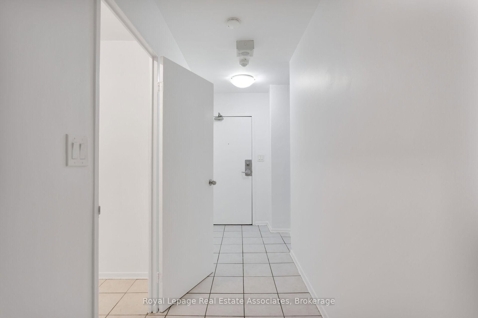 5 Massey Square • #1710 • Toronto, ON photo 18