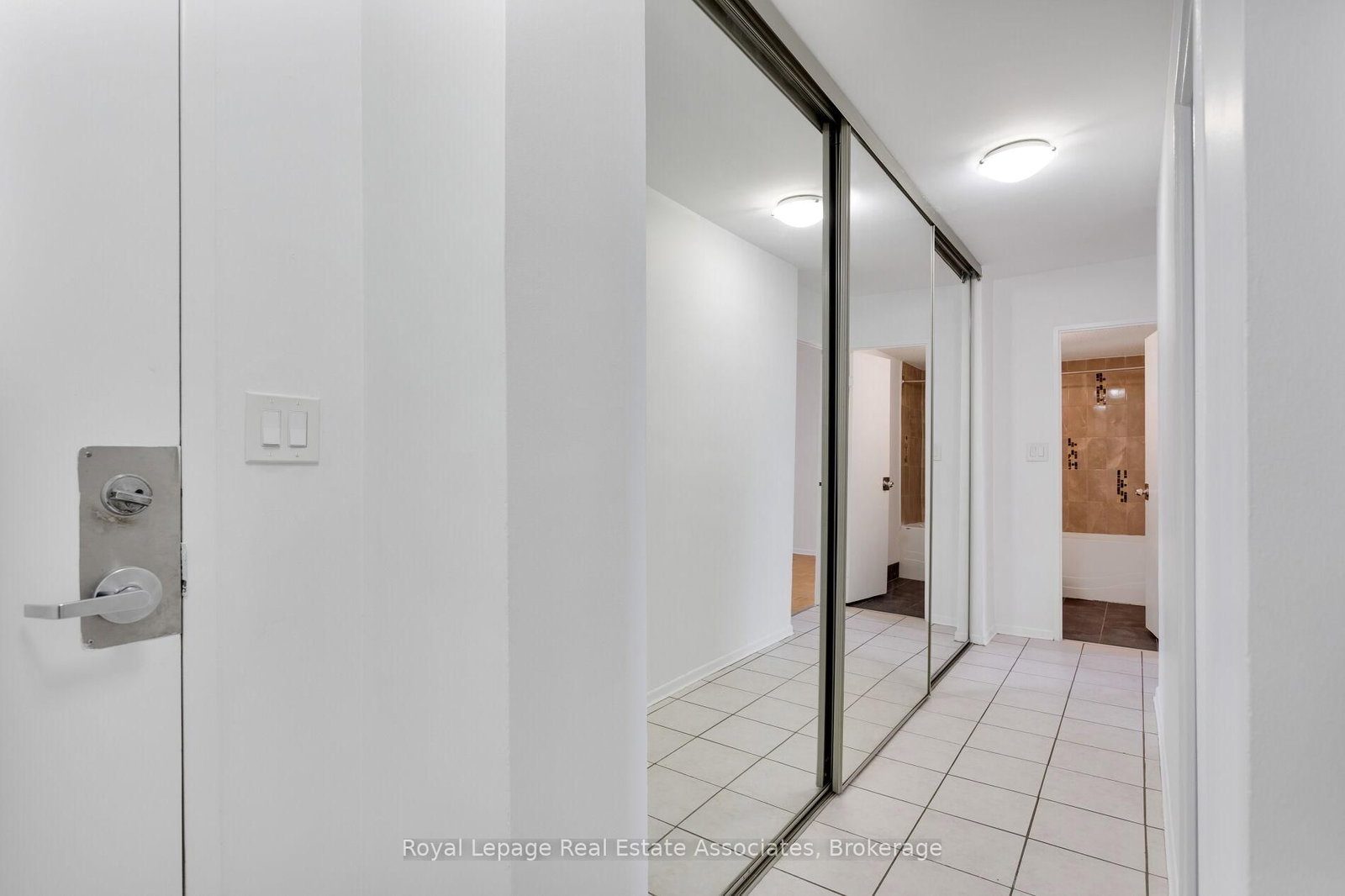 5 Massey Square • #1710 • Toronto, ON photo 19