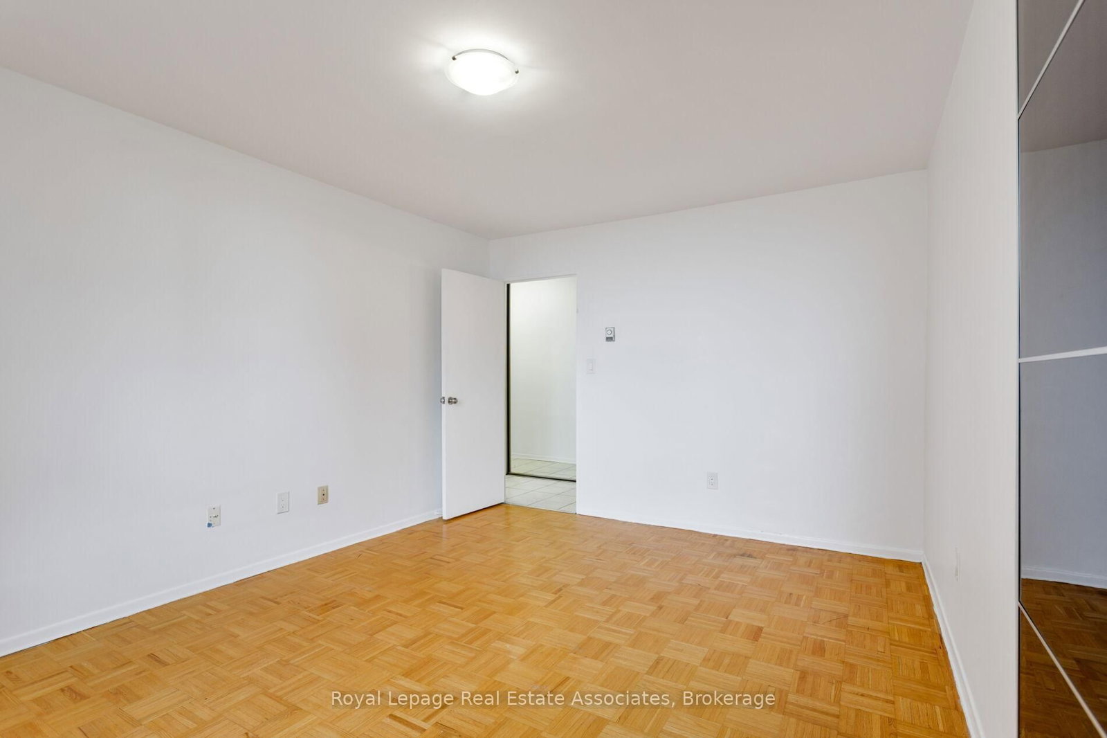 5 Massey Square • #1710 • Toronto, ON photo 25
