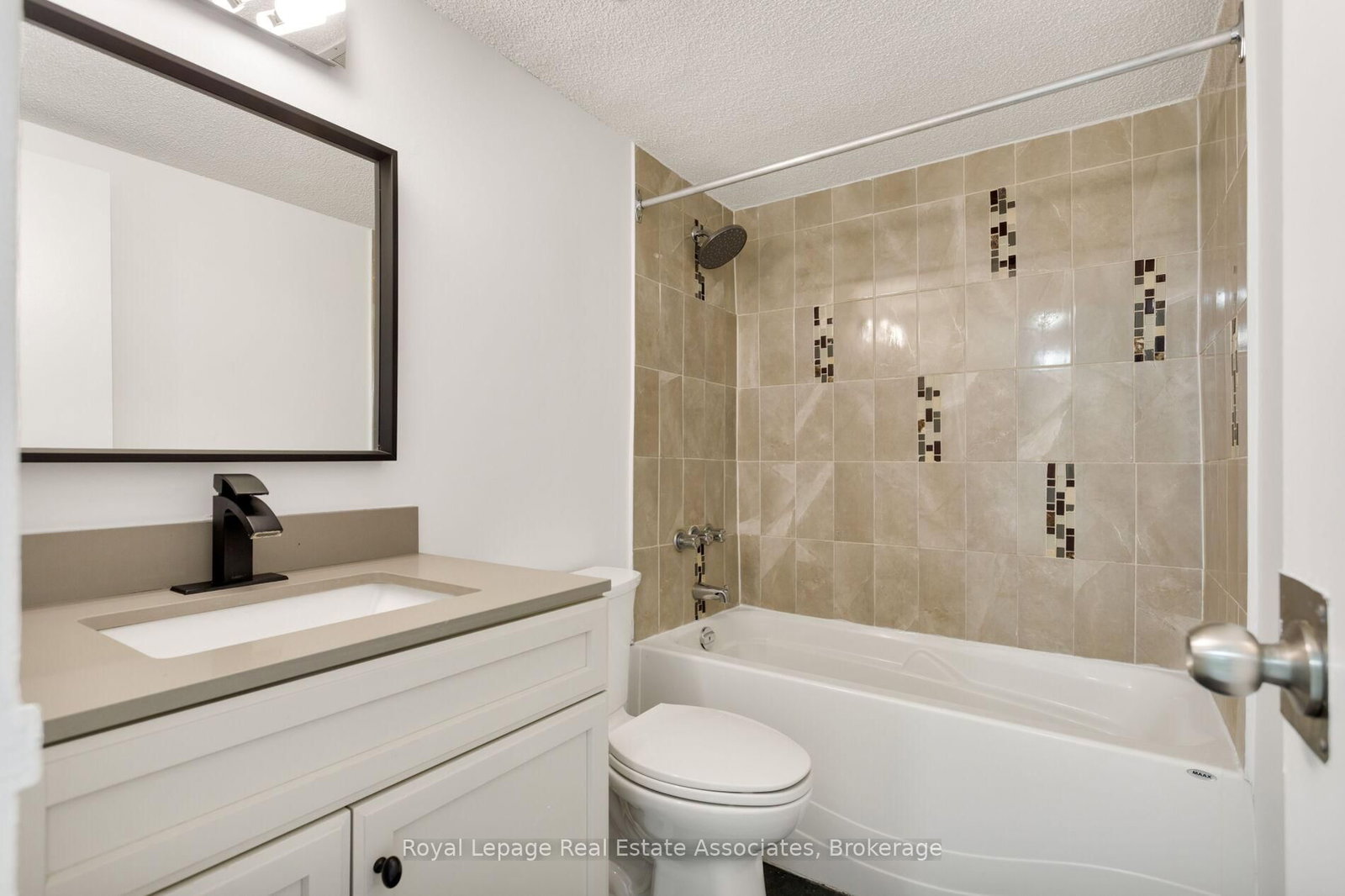 5 Massey Square • #1710 • Toronto, ON photo 27