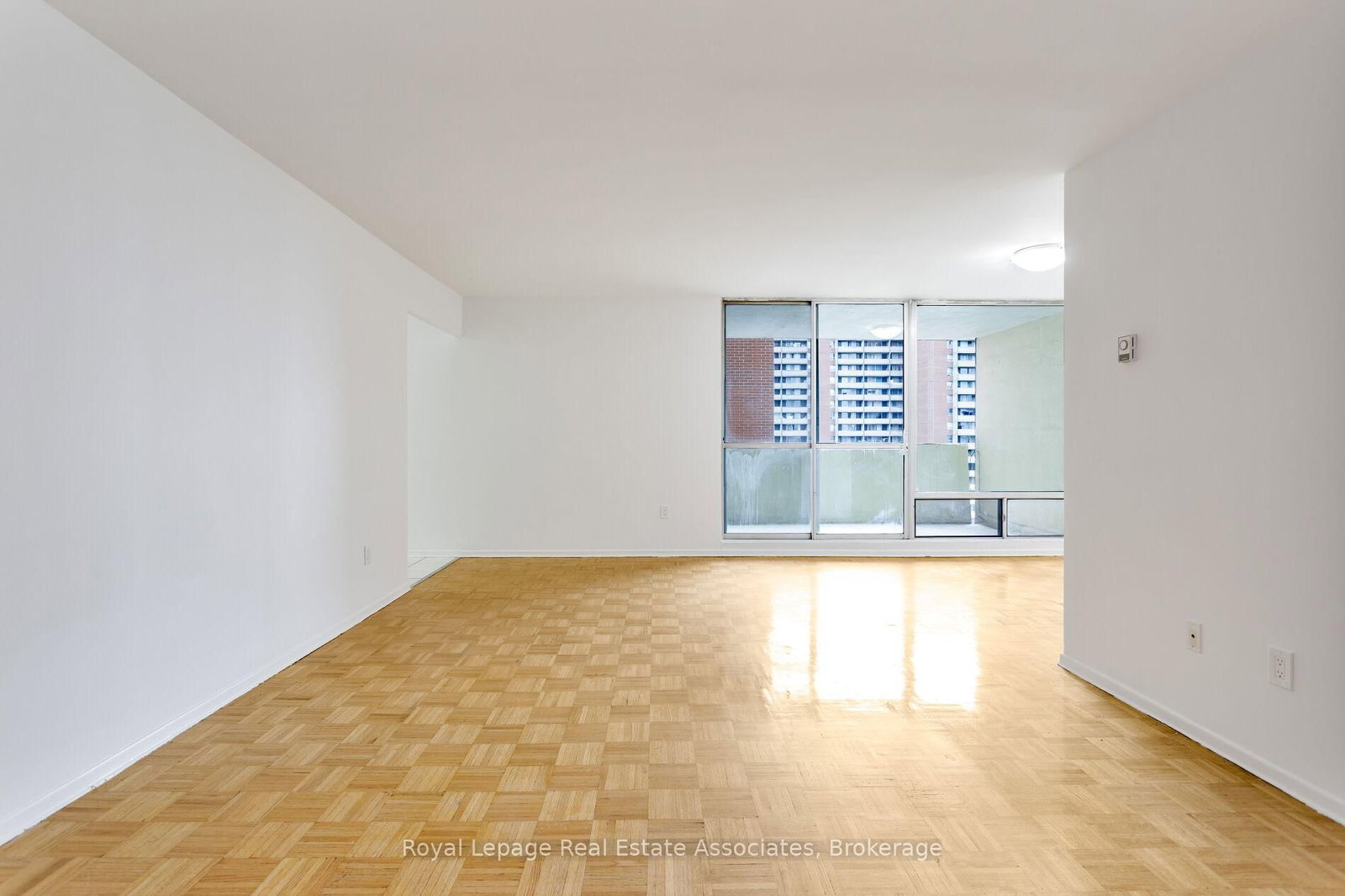 5 Massey Square • #1710 • Toronto, ON photo 7