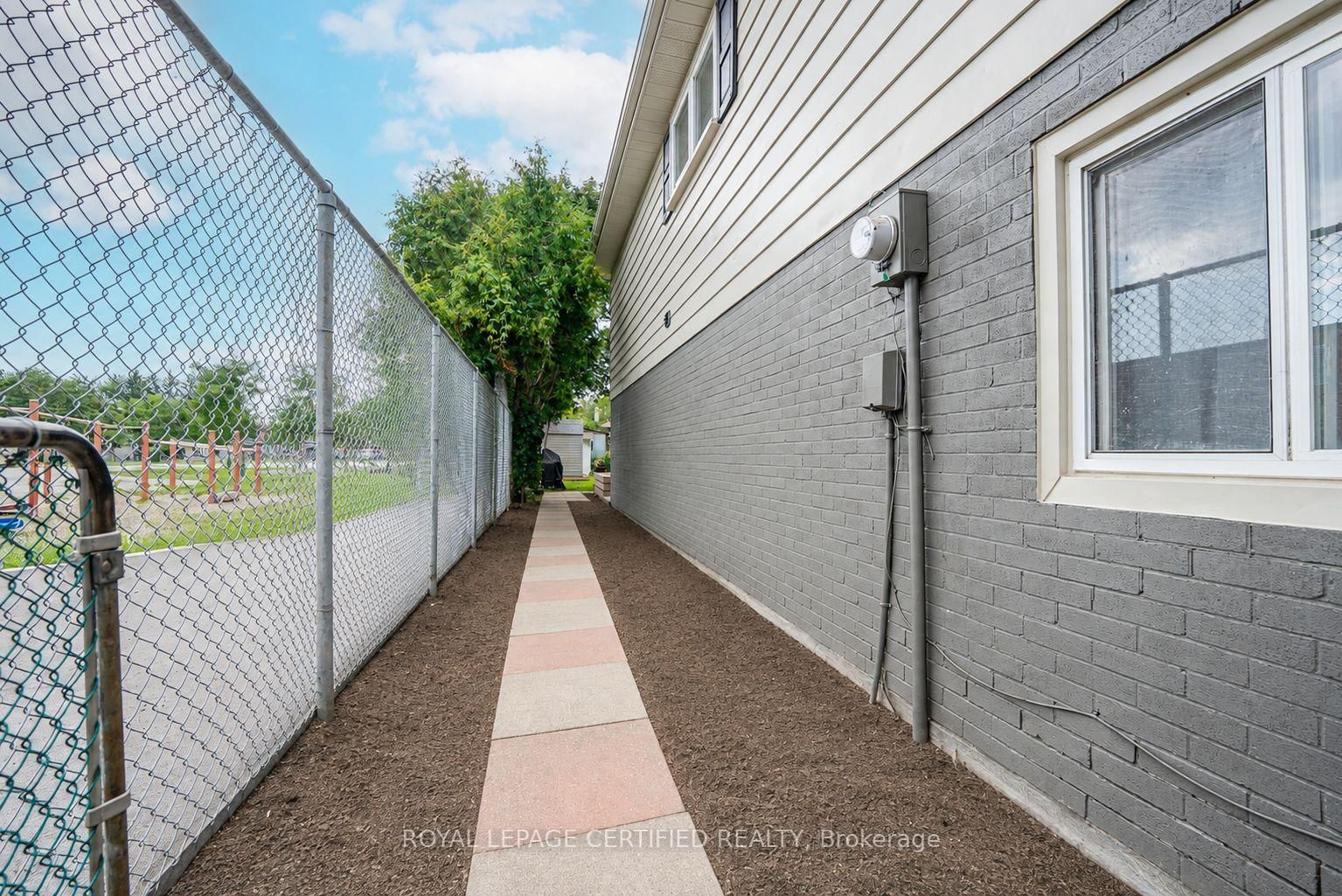 48 Highcastle Road • Toronto, ON photo 42