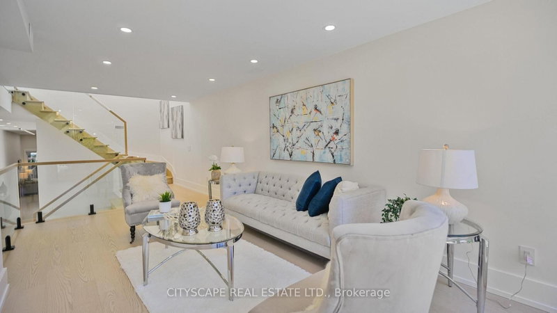 39 Kenworthy Toronto,ON M1L 3B1 — Photo 13