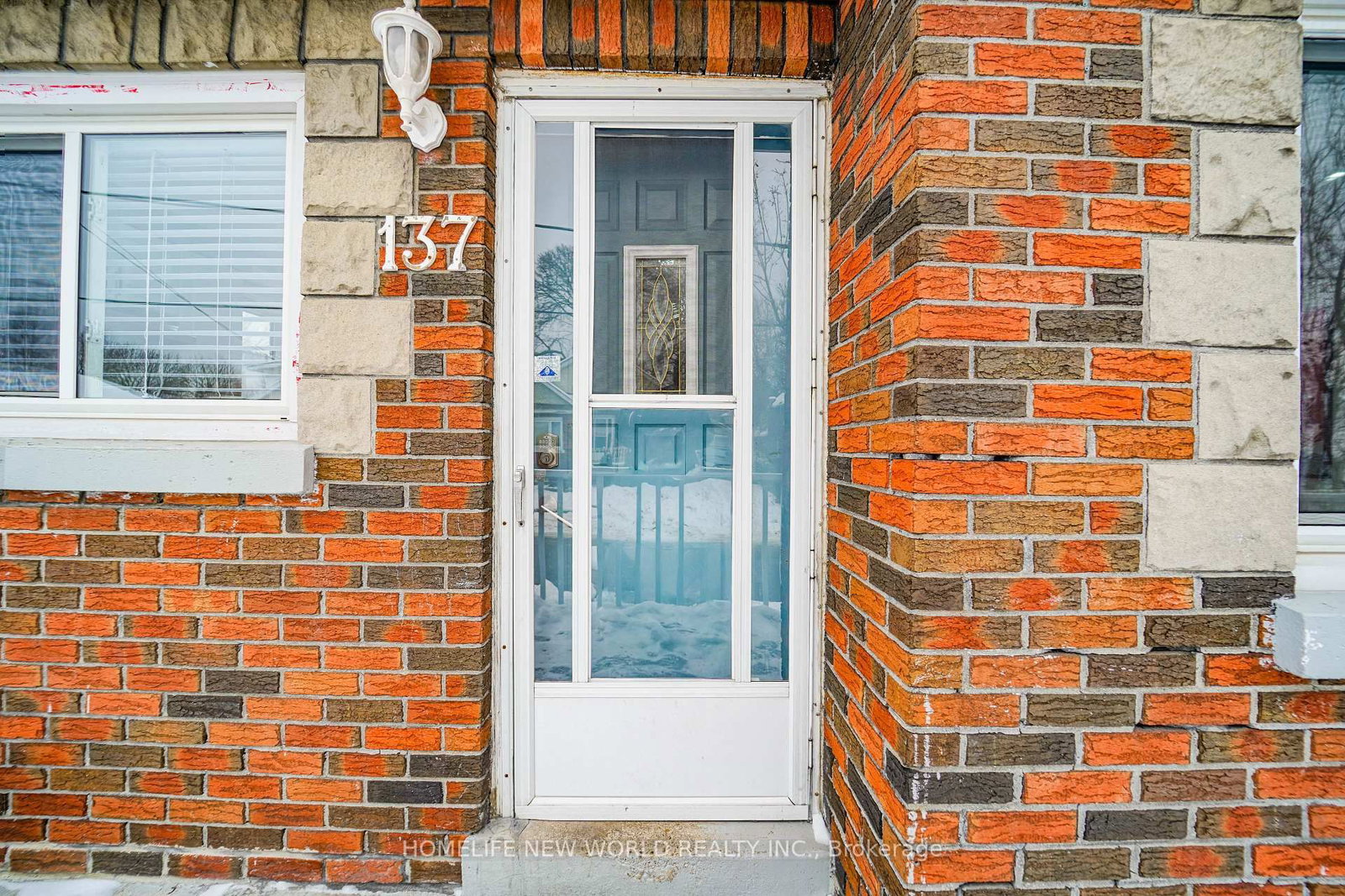 137 Banting Avenue • Oshawa, ON photo 4