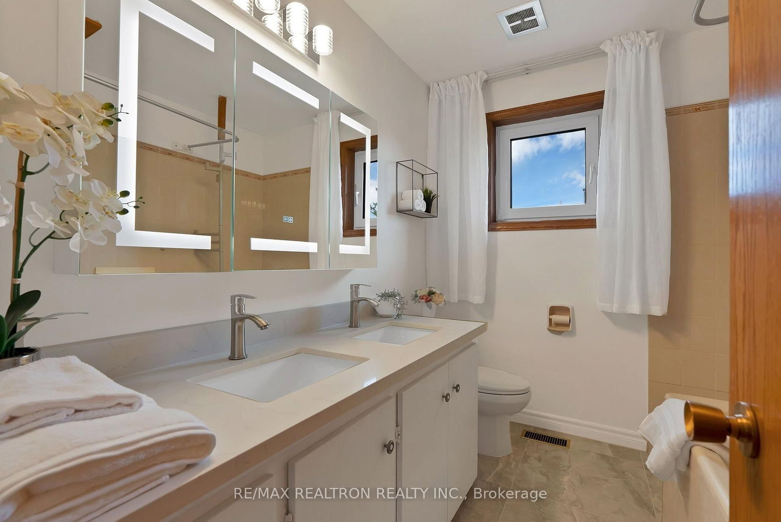 421 Brimorton Drive • Toronto, ON photo 18
