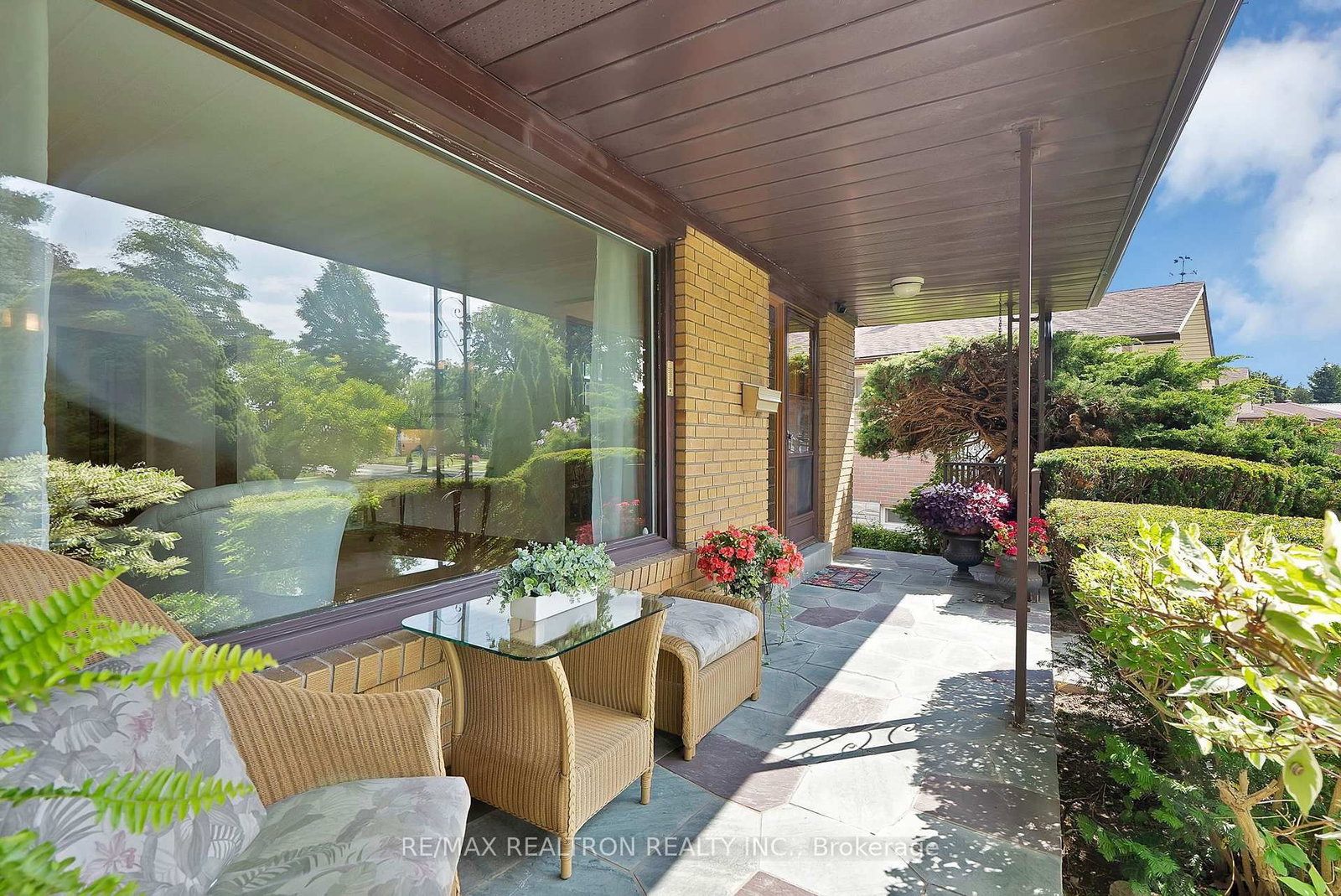 421 Brimorton Drive • Toronto, ON photo 5