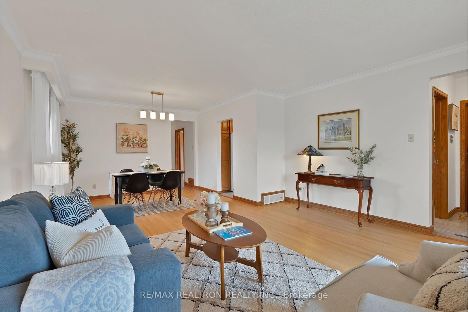 421 Brimorton Drive • Toronto, ON photo 9