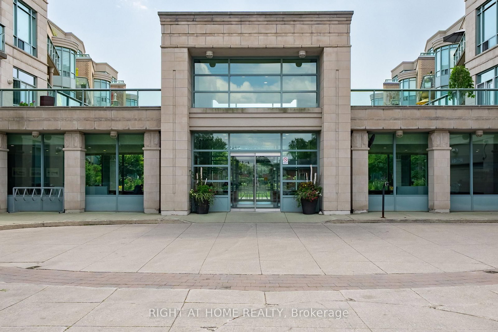 35 Boardwalk Drive • #202 • Toronto, ON photo 21