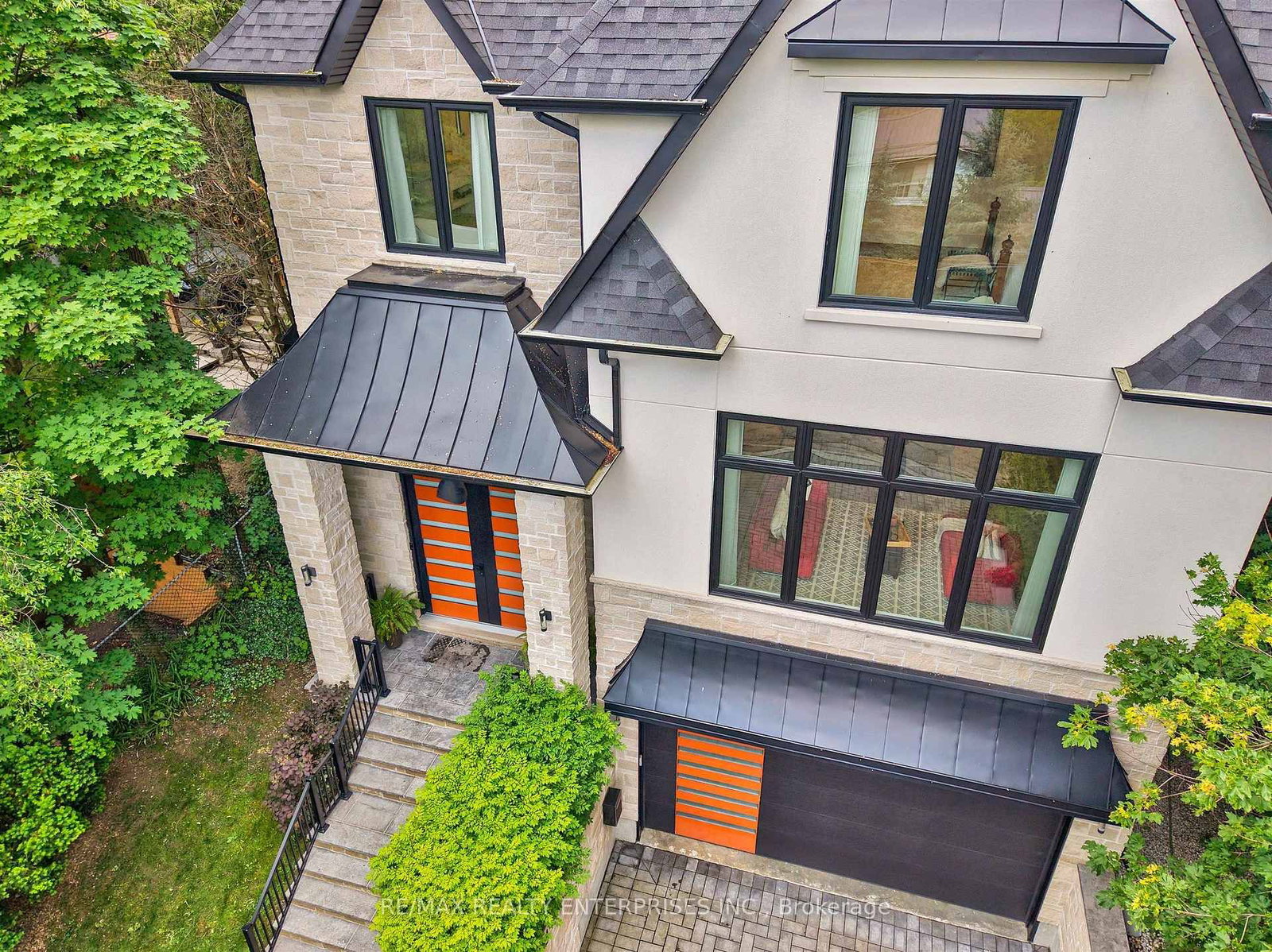 700 Hillcrest Road • Pickering, ON photo 3