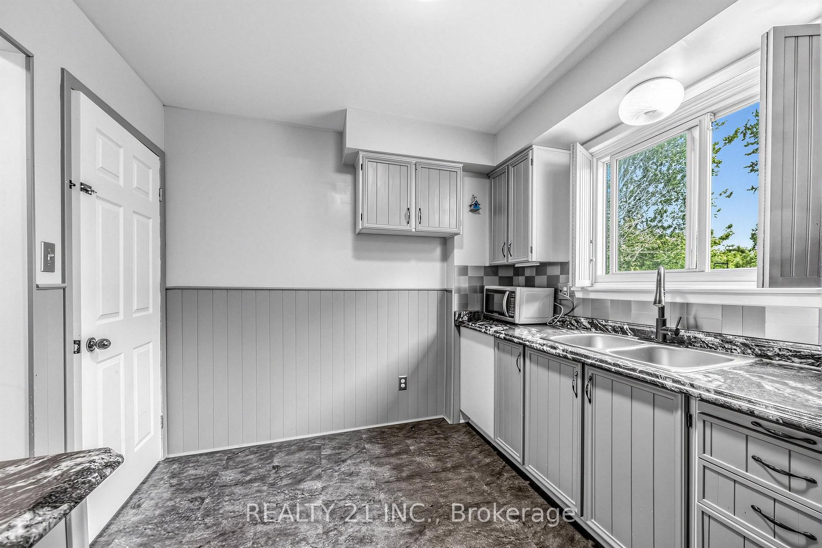 376 Vancouver Crescent • Oshawa, ON photo 16