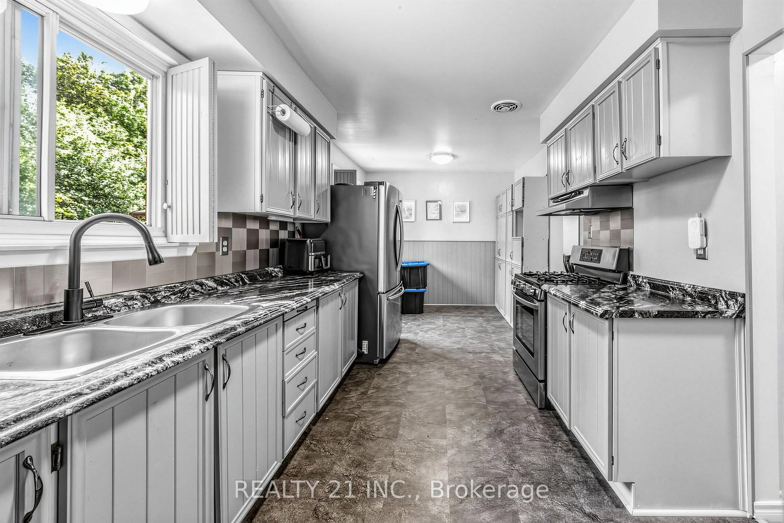 376 Vancouver Crescent • Oshawa, ON photo 20
